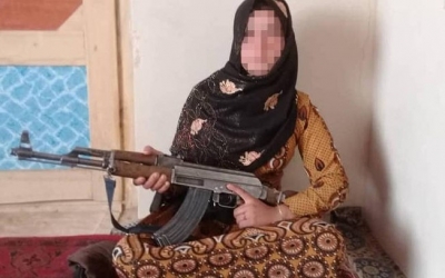 Menina de 16 anos vinga morte dos pais e mata talibãs com fuzil