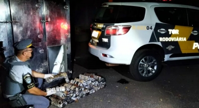 Caminhoneiro é preso transportando maconha em fundo falso de caminhão