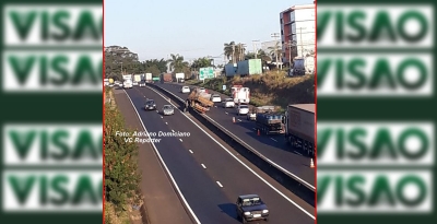 Acidente com caminhão complica trânsito na rodovia do Contorno em Marília