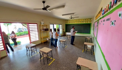 Prefeitura prepara escolas para volta às aulas presenciais, em Marília
