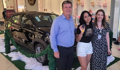 Estudante de 20 anos ganha carro do Marília Shopping