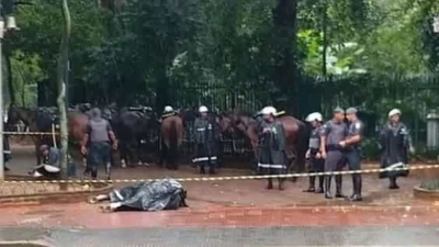 Cavalo da PM morre eletrocutado ao pisar em bueiro