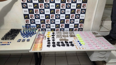 Ofensiva da PM na favela do Toffoli surpreende trio com drogas e dinheiro