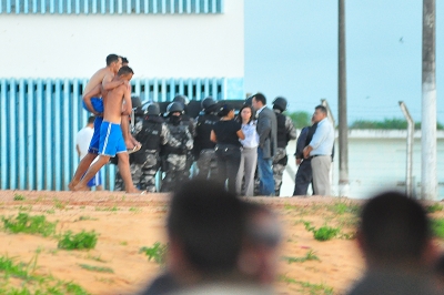 Grupo armado explode muro de presídio no Paraná