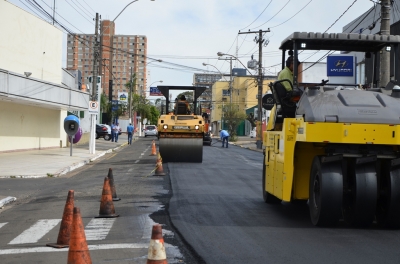 Recapeamento tem início em importantes vias públicas