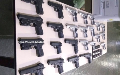 Homem é preso com  24 réplicas de pistola em Marília