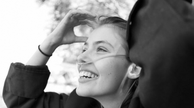 Morre aos 21 anos youtuber que sofria com fibrose cística