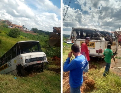 Microônibus escolar é retirado de barranco na zona sul