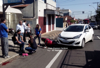 Motociclista "apaga" após sofrer acidente