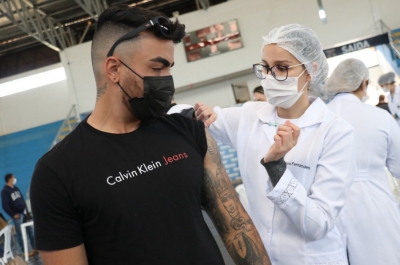 Nova ação de vacinação para jovens de 25 anos e mais acontece neste sábado na FAIP