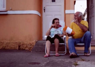 Cadeira na rua: campanha estimula a conversar