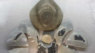 Máscara mais cara do mundo é de ouro, diamantes, e custa 8 milhões
