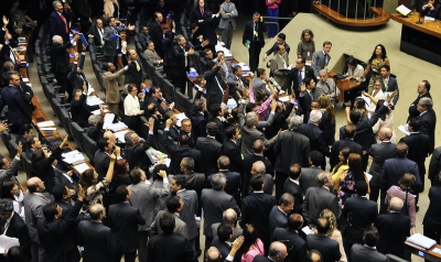Câmara aprova fim de discussão de projeto que libera terceirização