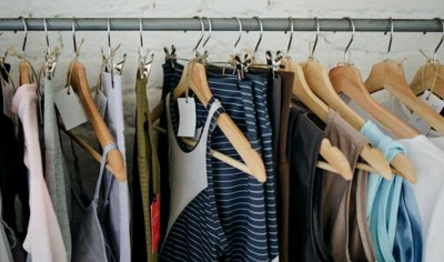 Comércio de roupas precisa ter cuidado com provadores e peças em exposição, aponta Sebrae