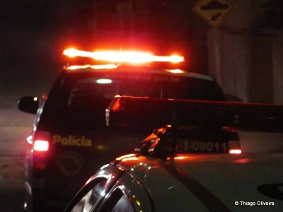 Ladrão estoura cadeado, danifica câmera e furta casa de aposentado