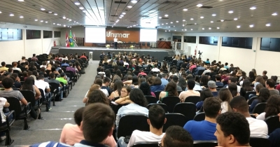 Unimar recepciona novos alunos e apresenta estrutura