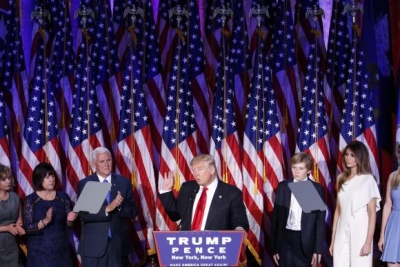 Trump surpreende e vence a favorita Hillary Clinton 