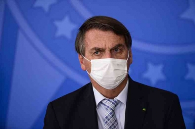Bolsonaro repudia comentários de que o Brasil está atrasado na vacinação para combater o coronavírus