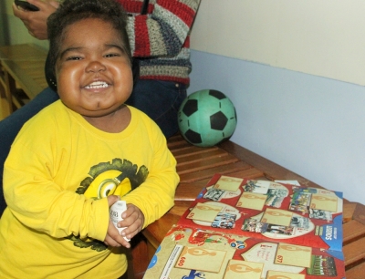 Hospital Amaral Carvalho recebe doações de figurinhas da Copa do Mundo 2018