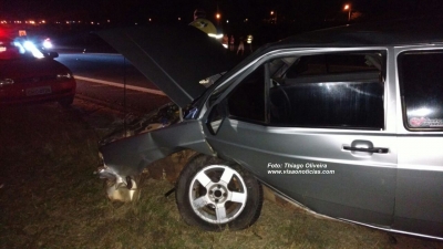 Cavalo na pista causa grave acidente na SP-294 envolvendo três carros.