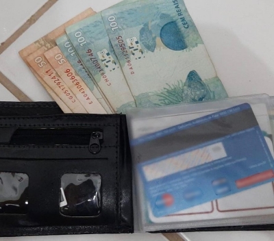 Rapaz acha carteira com R$ 850 e localiza dono após mobilização