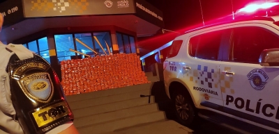 Casal é preso com quase meia tonelada de maconha, na região