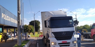 Campanha Nacional de Redução de Acidentes e Roubos de Cargas atende caminhoneiros na BR-153