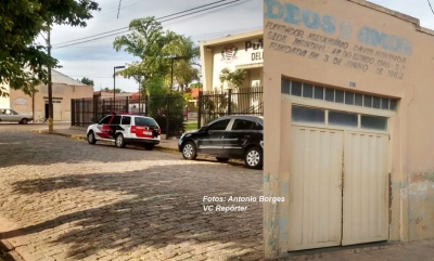 Igreja é arrombada. Fica na esquina da Delegacia