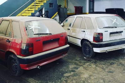 Após 30 anos: carros raros zero km são encontrados em loja abandonada