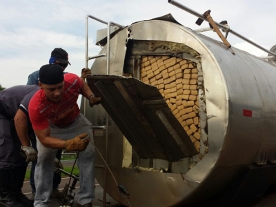Polícia apreende caminhão-tanque 