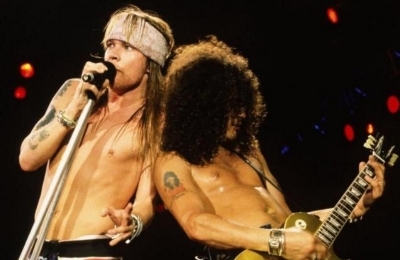 Axl e Slash tocam juntos após 23 anos