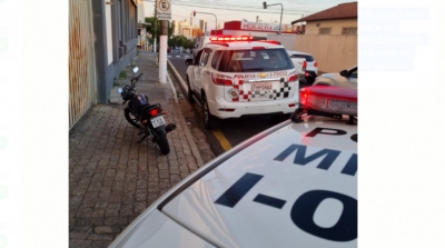 Homem é preso pela Polícia Militar minutos após furtar moto na zona Sul