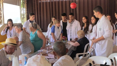 Curso de Medicina Veterinária da Unimar realiza ações no Lar São Vicente de Paulo 