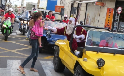 Papai Noel percorre o centro: festa para garotada!
