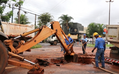 Adutora se rompe e pode deixar 60 mil pessoas sem água em Marília