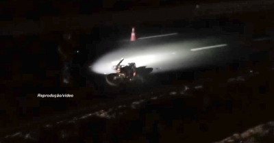 Motociclista morre atropelado por carreta na SP-294