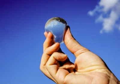 Bolha comestível de água substitui garrafas pet