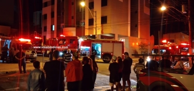 Incêndio em apartamento deixa uma pessoa queimada e outros moradores intoxicados