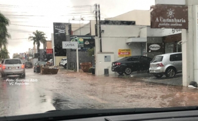 Volta a chover forte em Marília e acidentes são registrados