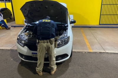 Casal é preso pela PRF com carro dublê e contrabando, na região