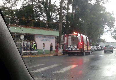 Queda de moto e colisão de trânsito no centro