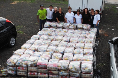 Lions Clube distribui alimentos para vítimas de temporal