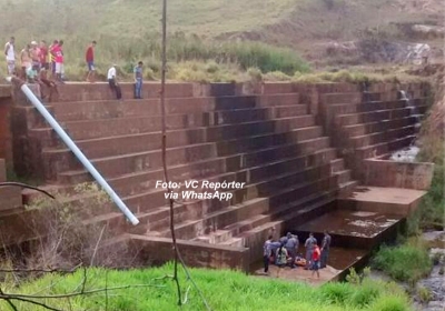 Mulher cai de barragem e sofre graves ferimentos