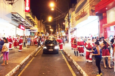 Comércio de Marília terá Papai e Mamãe Noéis em dezembro