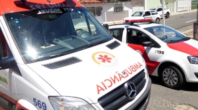 Rapaz é encontrado morto amarrado em árvore no centro