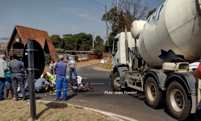 Ciclista fica gravemente ferido ao ser atropelado por caminhão na SP-294