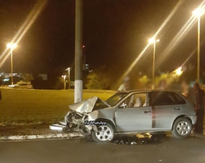 Jovem acusado de dirigir embriagado causa acidente e esconde carro da polícia