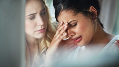 Chefes estão mais tolerantes com quem chora no trabalho, diz estudo