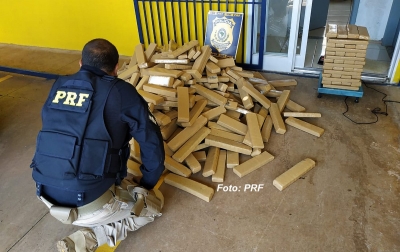 Operação da PRF apreende mais de 400 quilos de maconha e prende irmãos, na região