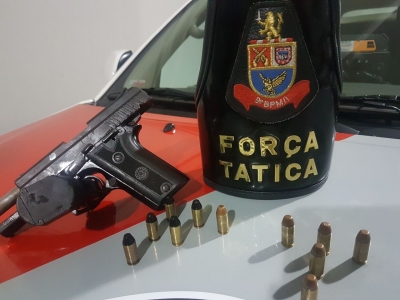 FT apreende arma e recupera carro